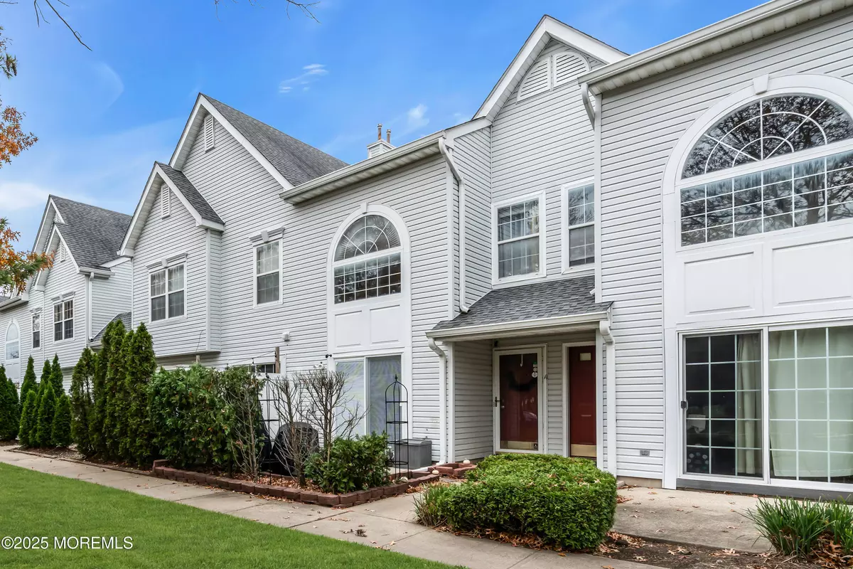 Tinton Falls, NJ 07712,11 Madison Court