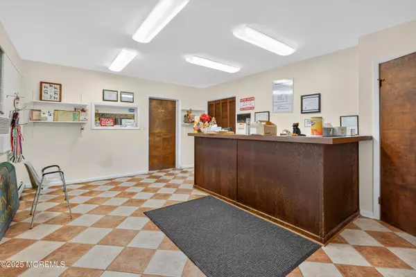 Lincroft, NJ 07738,202 Woodland Drive