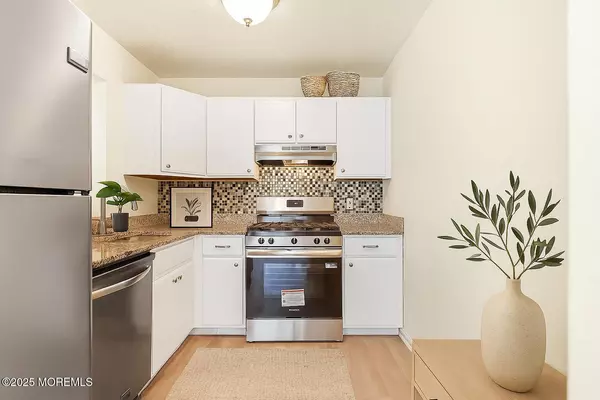 Sayreville, NJ 08859,107 Sunshine Court #107