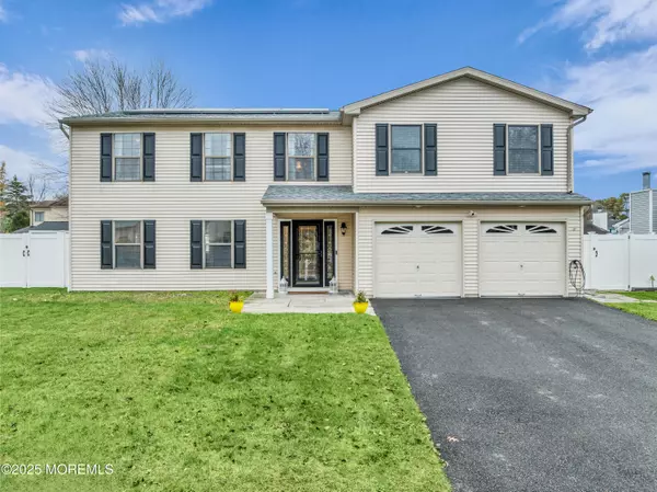 38 Kiwi Loop, Howell, NJ 07731