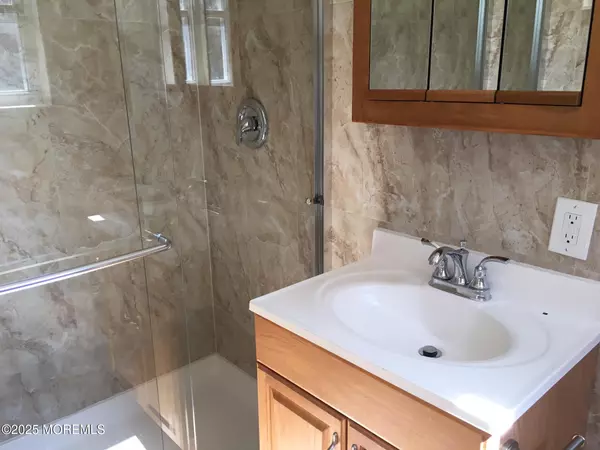 Freehold, NJ 07728,32 Manchester Court #D