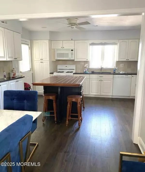 Oakhurst, NJ 07755,55 Heath Avenue