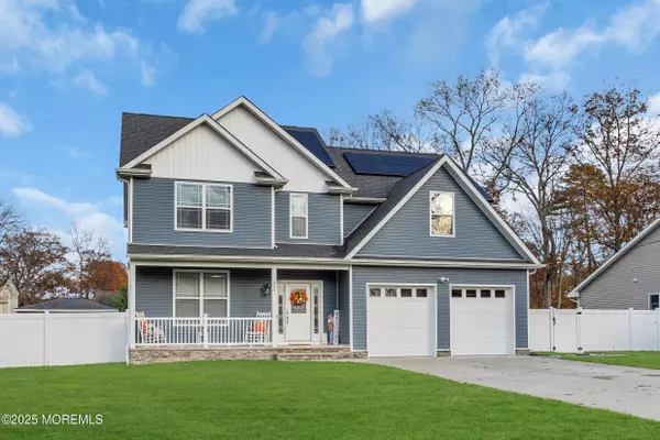 331 Arlington Avenue N, Bayville, NJ 08721