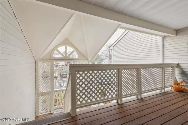 Howell, NJ 07731,8 White Oak Court