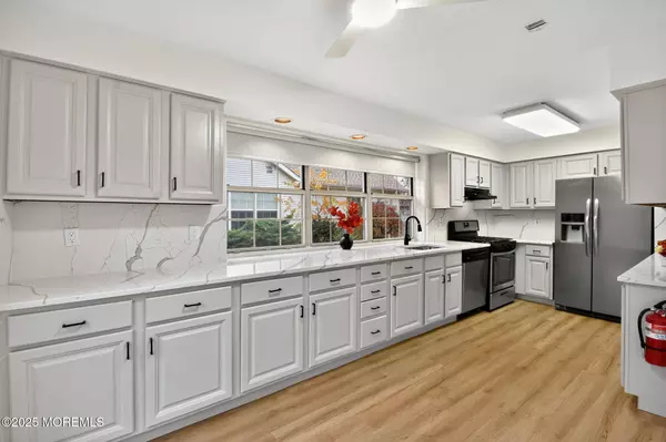 Jackson, NJ 08527,2 Llewellyn Court