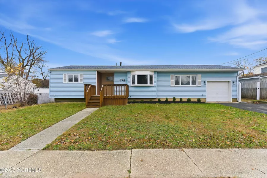 975 Hunt Drive, Toms River, NJ 08753