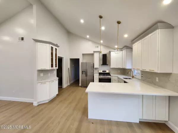 Howell, NJ 07731,1024 W Farms Road