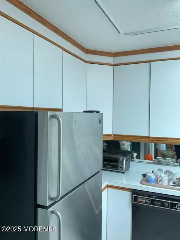 Monmouth Beach, NJ 07750,1 Channel Drive #813