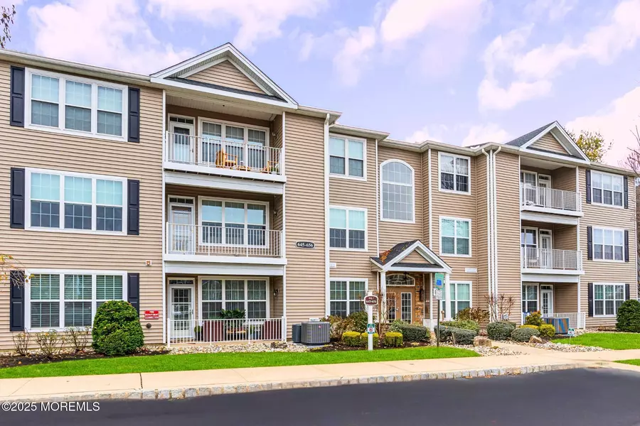 654 Saint Andrews Place, Manalapan, NJ 07726