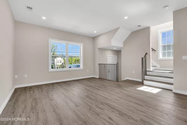 Keyport, NJ 07735,333 1st Street #3