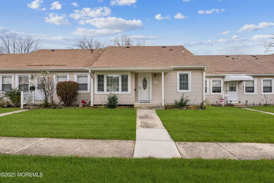 120 Muhlen Platz #D, Freehold, NJ 07728