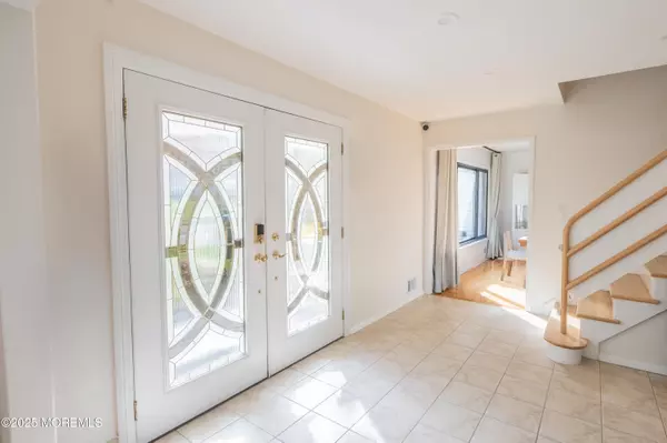 Manalapan, NJ 07726,12 Pence Road