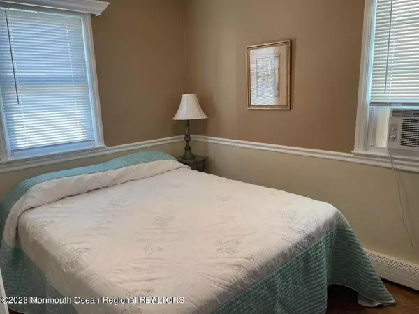 Lavallette, NJ 08735,15 Elizabeth Avenue