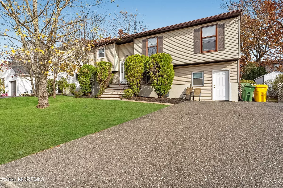 Lakewood, NJ 08701,883 Morris Avenue