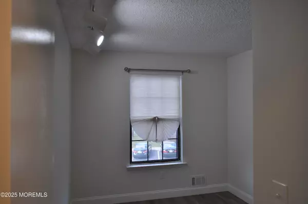 Jackson, NJ 08527,2001 Begonia Court