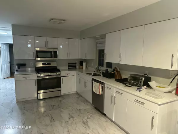 Eatontown, NJ 07724,63 Jamestown Drive