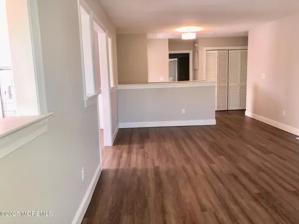 Metuchen, NJ 08840,112 Central Avenue Avenue