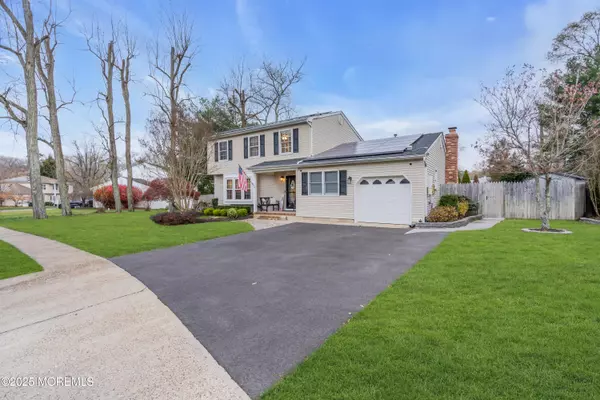 Howell, NJ 07731,44 Cherry Tree Circle