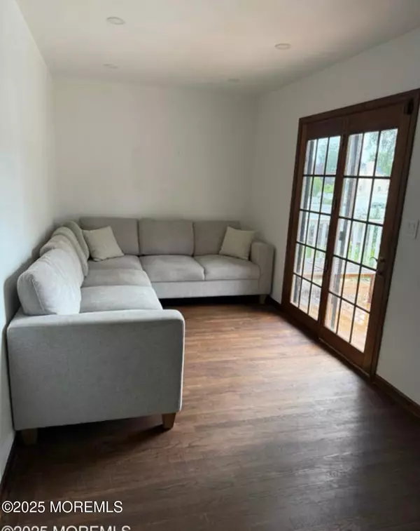 Eatontown, NJ 07724,530 Wall Street