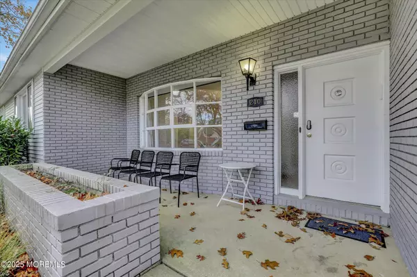 Oakhurst, NJ 07755,210 Larchwood Avenue