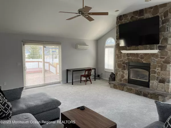 Oakhurst, NJ 07755,128 Whalepond Road