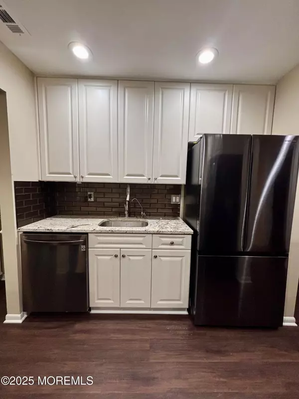 Englishtown, NJ 07726,201 Forsythia Lane