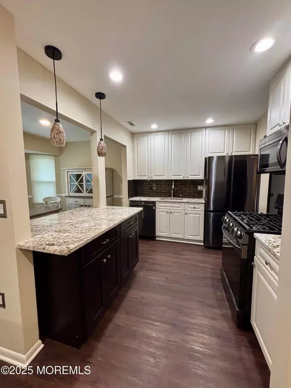 Englishtown, NJ 07726,201 Forsythia Lane