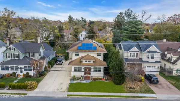 Rumson, NJ 07760,162 E River Road