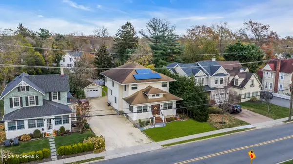 Rumson, NJ 07760,162 E River Road