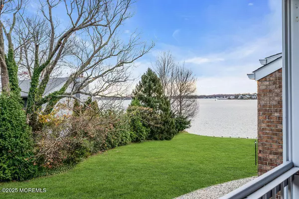 Neptune City, NJ 07753,107 Riverview Avenue #113B