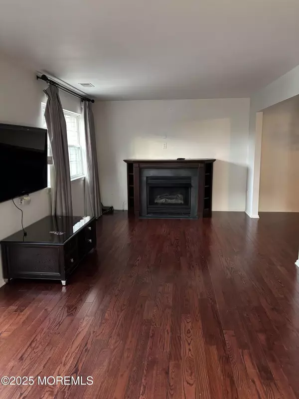 Howell, NJ 07731,11 Fiddlers Elbow Court