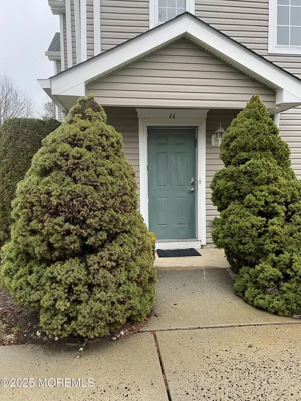 11 Fiddlers Elbow Court, Howell, NJ 07731