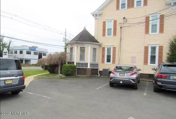 Monroe, NJ 08831,623 Georges Road #1B