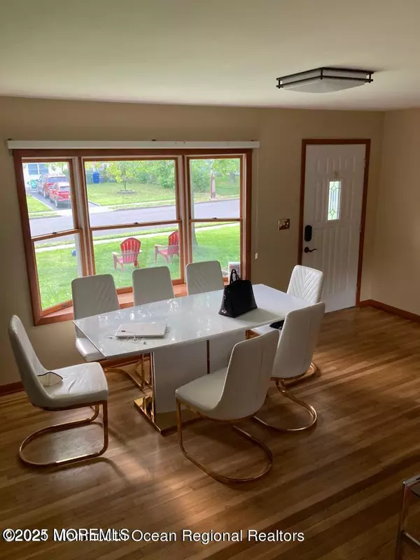 Oakhurst, NJ 07755,2 Lloyd Place