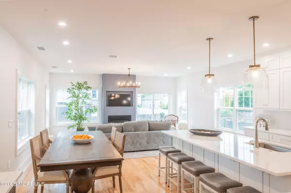 Rumson, NJ 07760,11 Maplewood Avenue