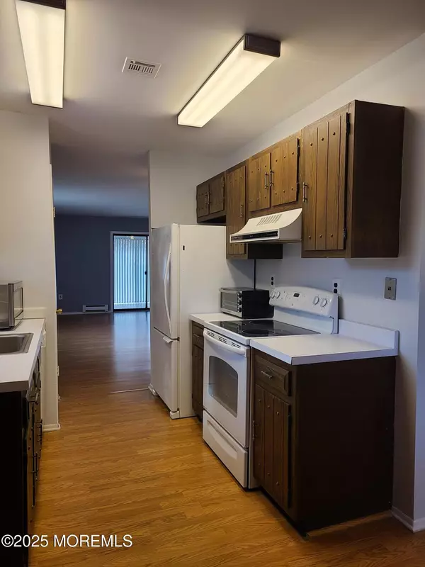 Englishtown, NJ 07726,141 Cross Slope Court