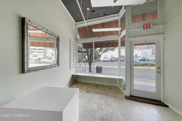 Red Bank, NJ 07701,5 Wharf Avenue #1