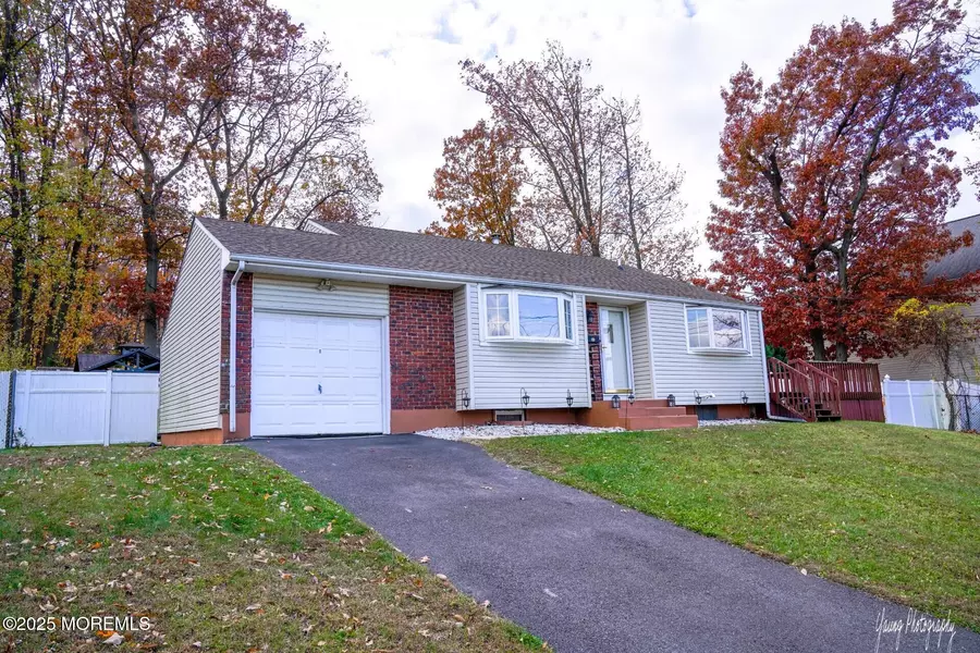 27 Gibson Drive, Hazlet, NJ 07730