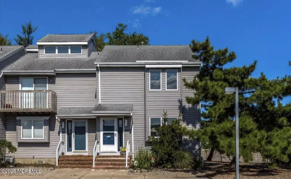 657 Ellicott Avenue ##101, Toms River, NJ 08753