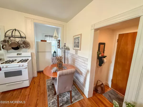 Leonardo, NJ 07737,47 Burlington Avenue #3