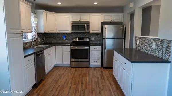 Barnegat, NJ 08005,6 Reno Court