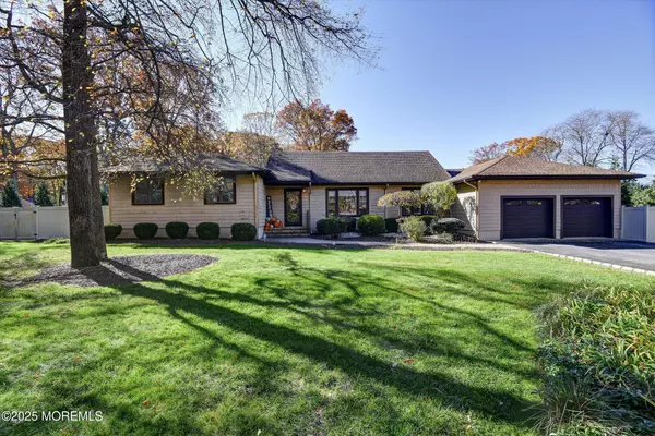 2 Lyndon Lane, Howell, NJ 07731