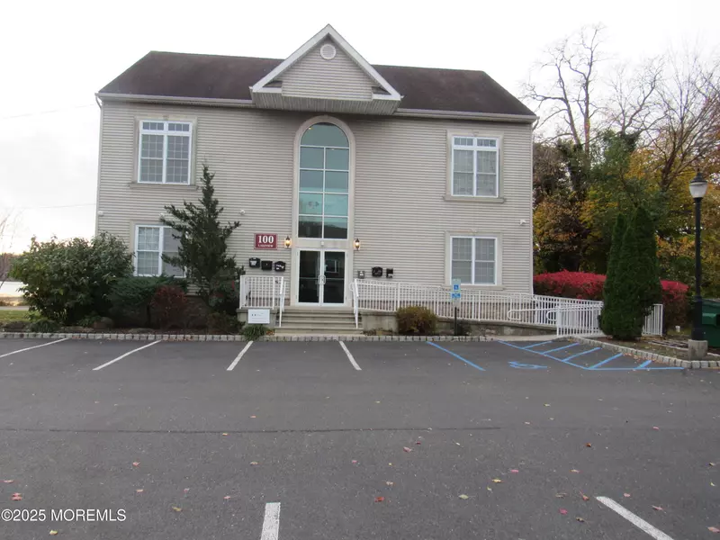100 Lakeview Drive #1A, Monroe, NJ 08831