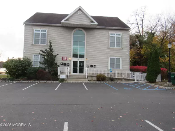 100 Lakeview Drive #1A, Monroe, NJ 08831