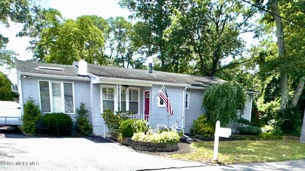 97 Bowline Street, Beachwood, NJ 08722