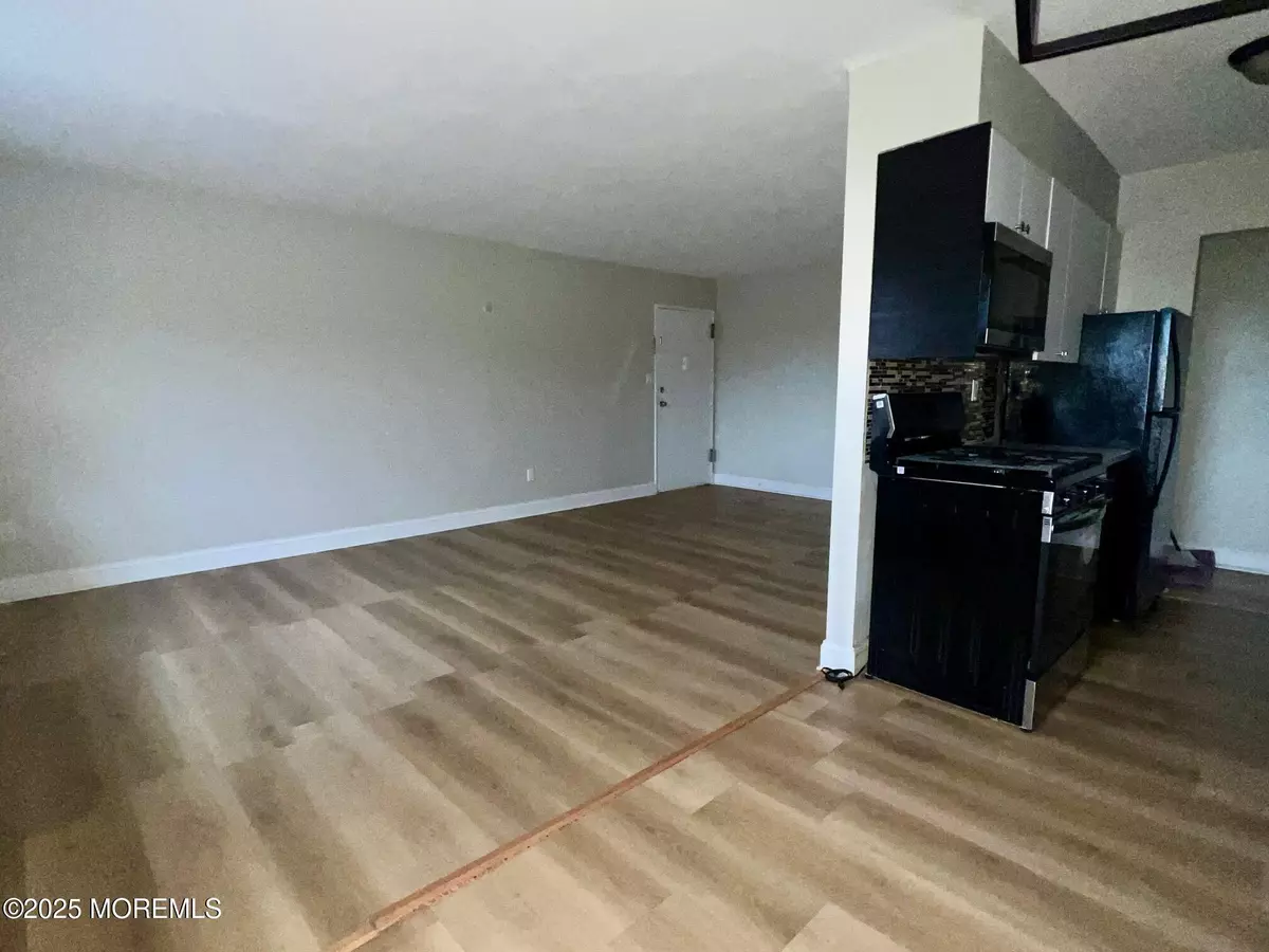 Freehold, NJ 07728,12 Manchester Court #H