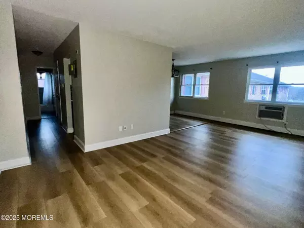 Freehold, NJ 07728,12 Manchester Court #H