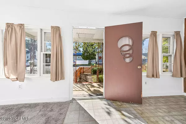 Keyport, NJ 07735,108 W Concourse