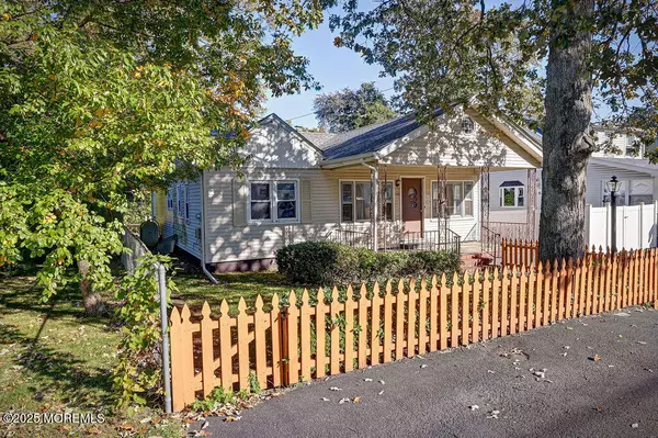 Keyport, NJ 07735,108 W Concourse