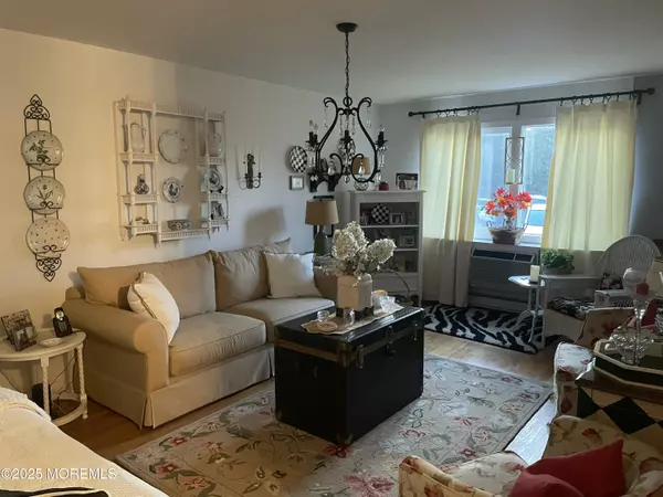 Spring Lake Heights, NJ 07762,530 Highway 71 #4